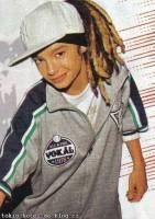 Poze cu Tommilicious:)) - inbracat la gri - ^^Poze^^