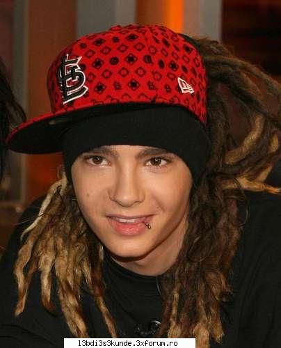 Poze cu Tommilicious:)) - ce fata are..parca ar fi vazut o - ^^Poze^^