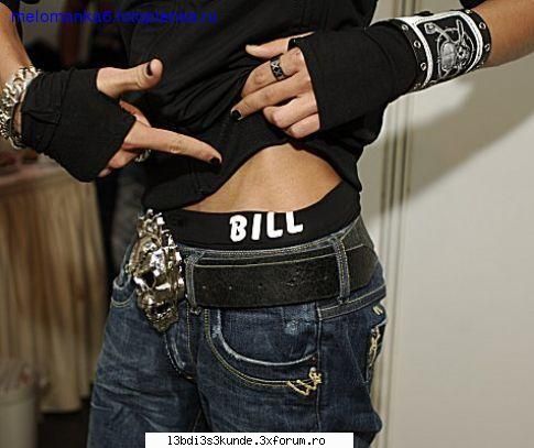 dap! :nod: are niste accesorii sooper :dinti: mie cel mai mult imi plac manusile si inelele :rotfl:
