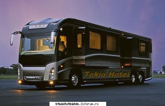 autocarul TH - asa arata pe dinafara! - ^^Tokio Hotel^^