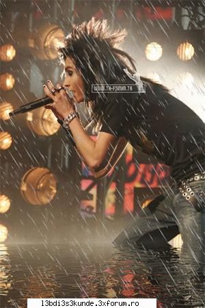 <<< blond >>> - pai ii sta bine si blond....dar tot mai bine ii - ^^Bill^^
