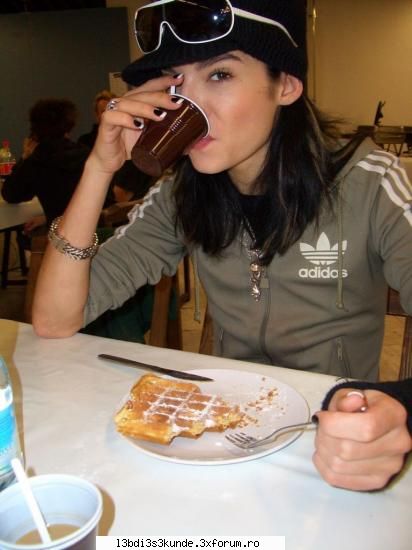 ce ati schimba la BILL? - daca i-as schimba ceva nu ar mai fi bill.....e - ^^Bill^^