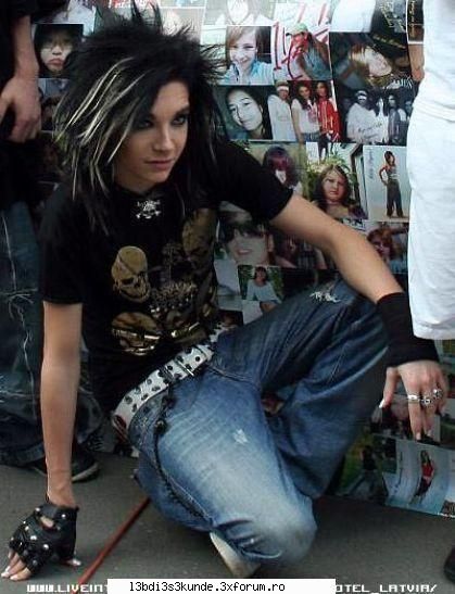 manichiura lui bill - mi se pare mie sau aici le are albe??? - ^^Bill^^