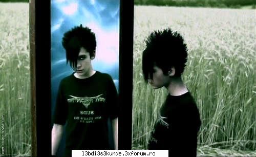 .::poze haiose::. - Bill : Oglinga oglinjoara, cn e cel mai frm din - ^^Kaulitz twins^^
