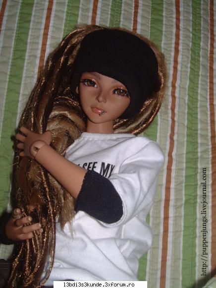 tom e o papusa:)) - ia uitati...sau facut papusi ji dup tom - ^^Tom^^